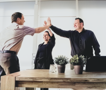 Gemeinsam setzen wir Geschäftsstrategien um & optimieren Prozesse